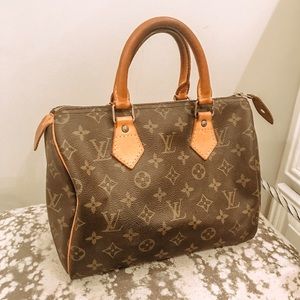 *AUTHENTIC * Louis Vuitton Speedy 25